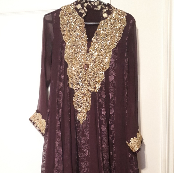 Traditional outfit - Picture 3 of 5